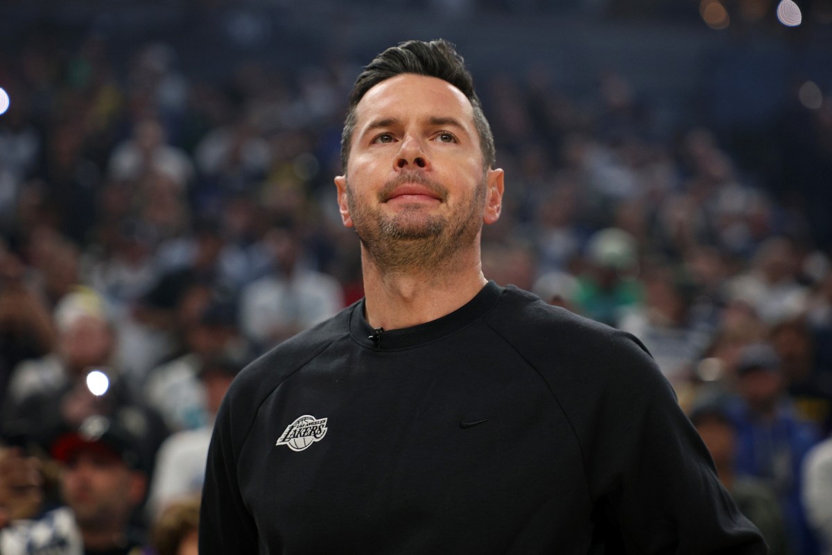 Lakers Sign Former College Basketball Legend After Deandre Ayton Injury