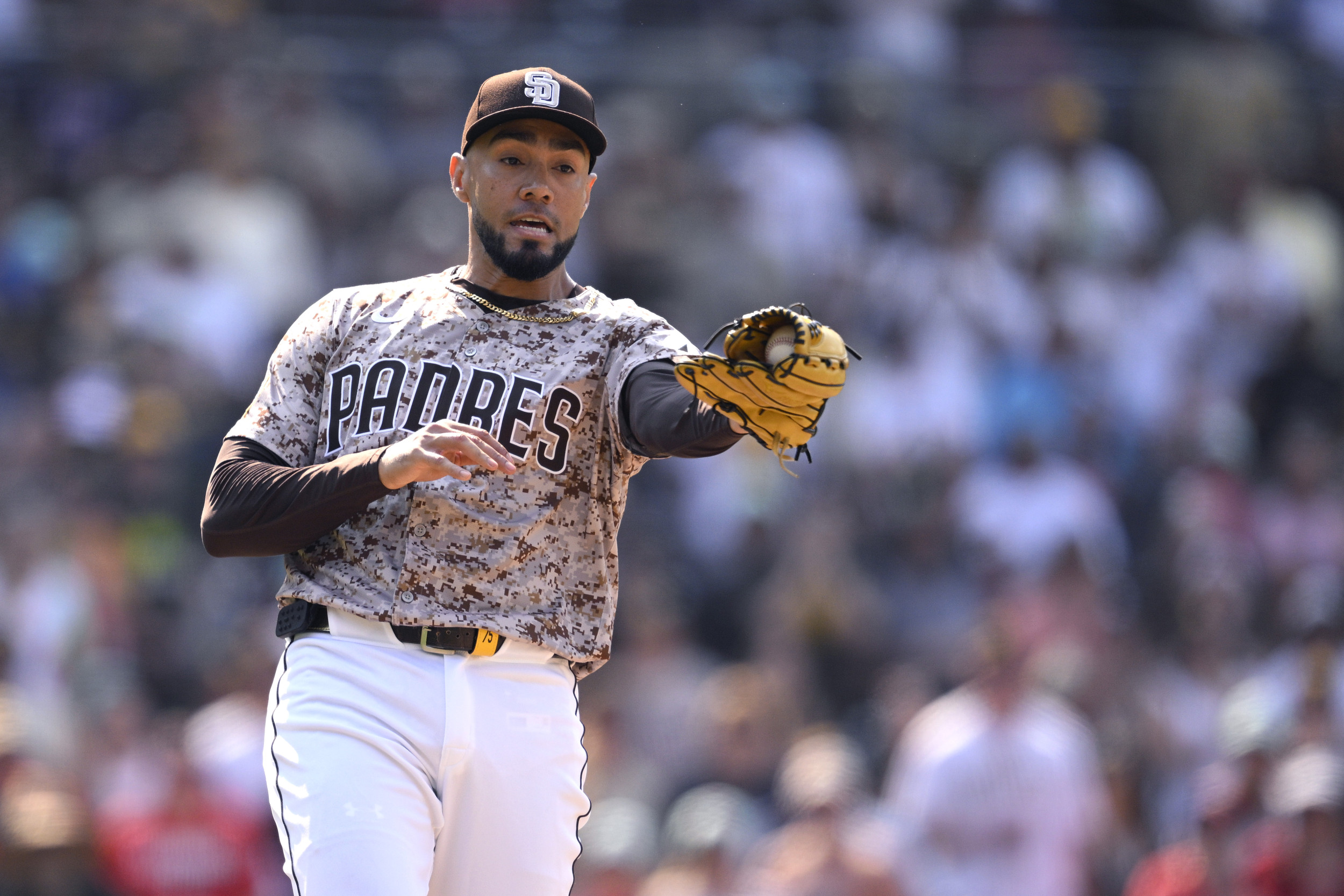 Padres Closer Robert Suarez May Opt Out After Team Added Mason