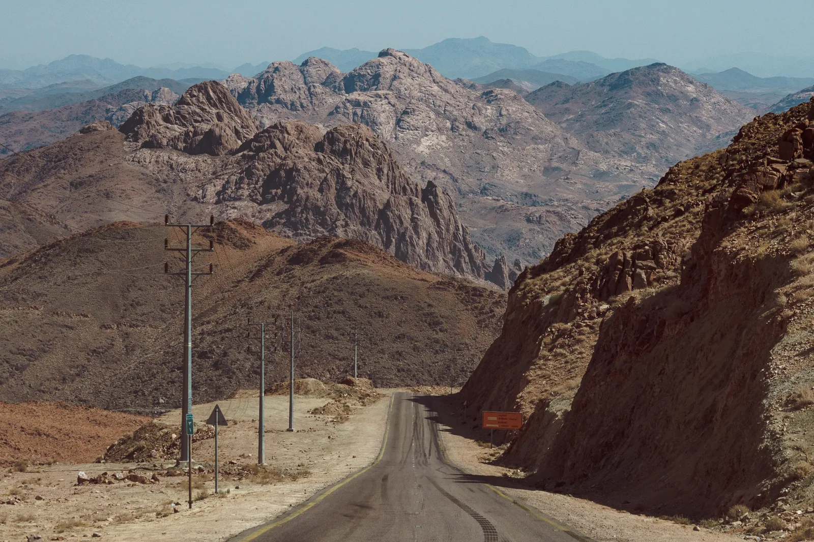 Timelapse: Desert Ski Resort Emerges at World’s Biggest Construction Site