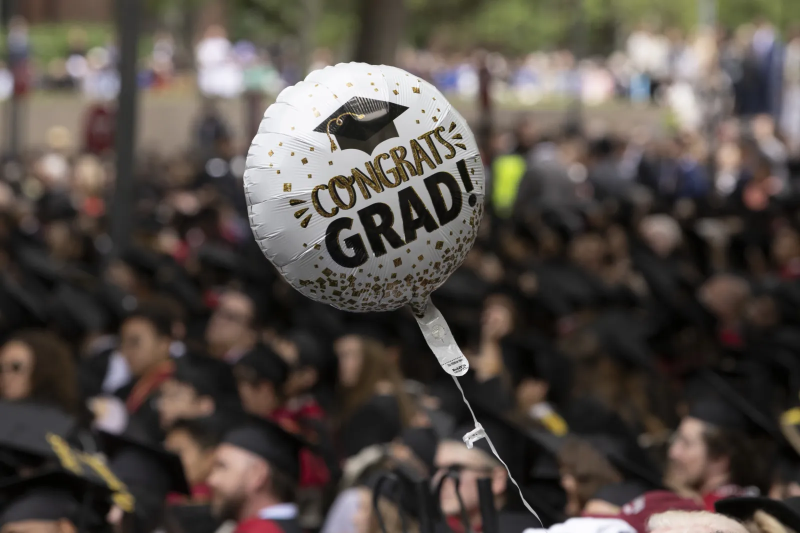 Graduation Poll Nearly 4 in 10 Gen Z College Grads Giving Up on Using Their Degrees ...