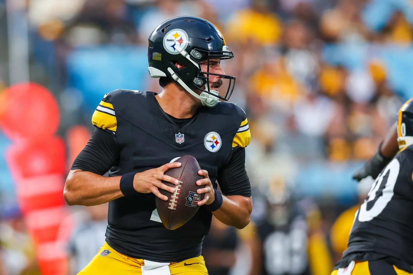 Tiền vệ Mason Rudolph của Steelers nhận tin xấu sau trận chung kết tiền mùa giải - Newsweek