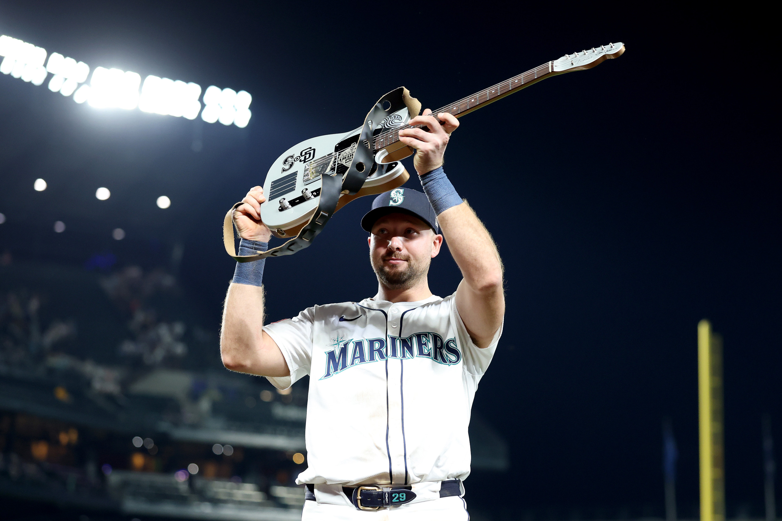 Mariners' Cal Raleigh Makes History Not Done Since Yankees Legend