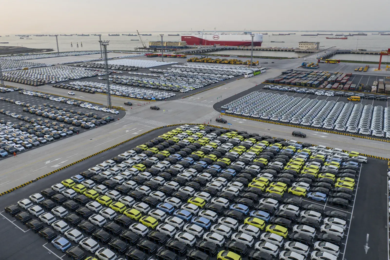 China Boasts of World’s Largest EV Charging Network