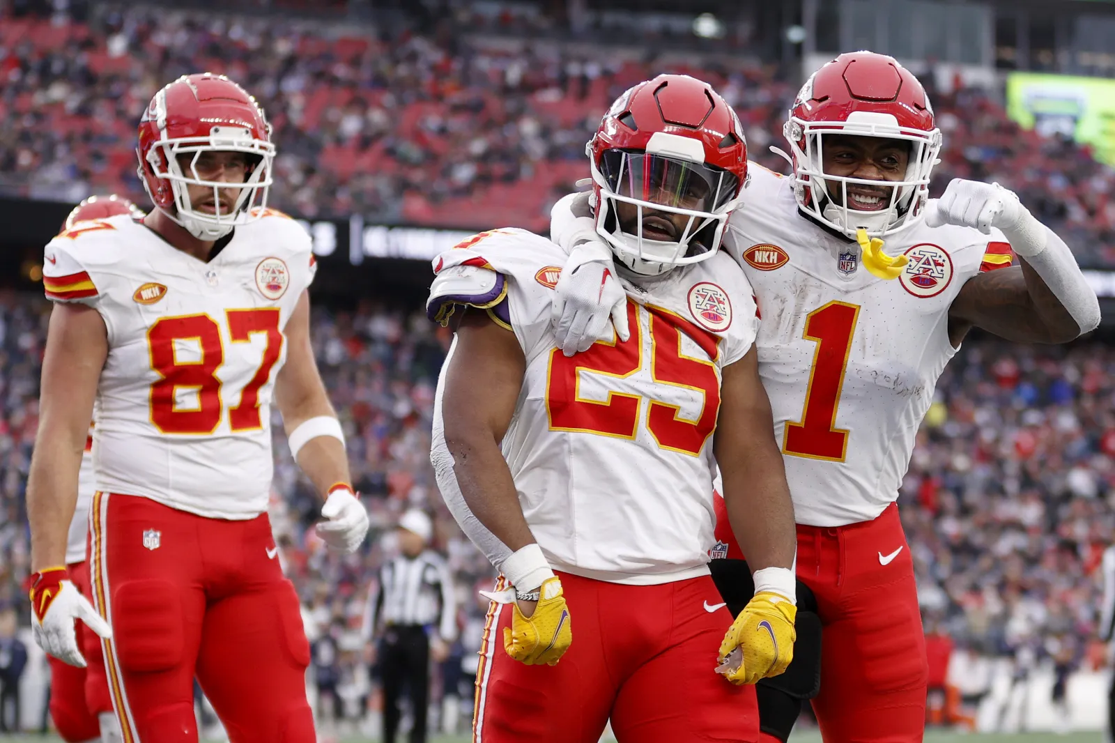 Chiefs Bring Back 2-Time Super Bowl Champion Clyde Edwards-Helaire -  Newsweek