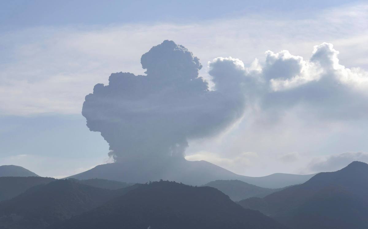 Japan Volcano Erupts, Firing Ash Plume 3 Miles Into Sky - Newsweek