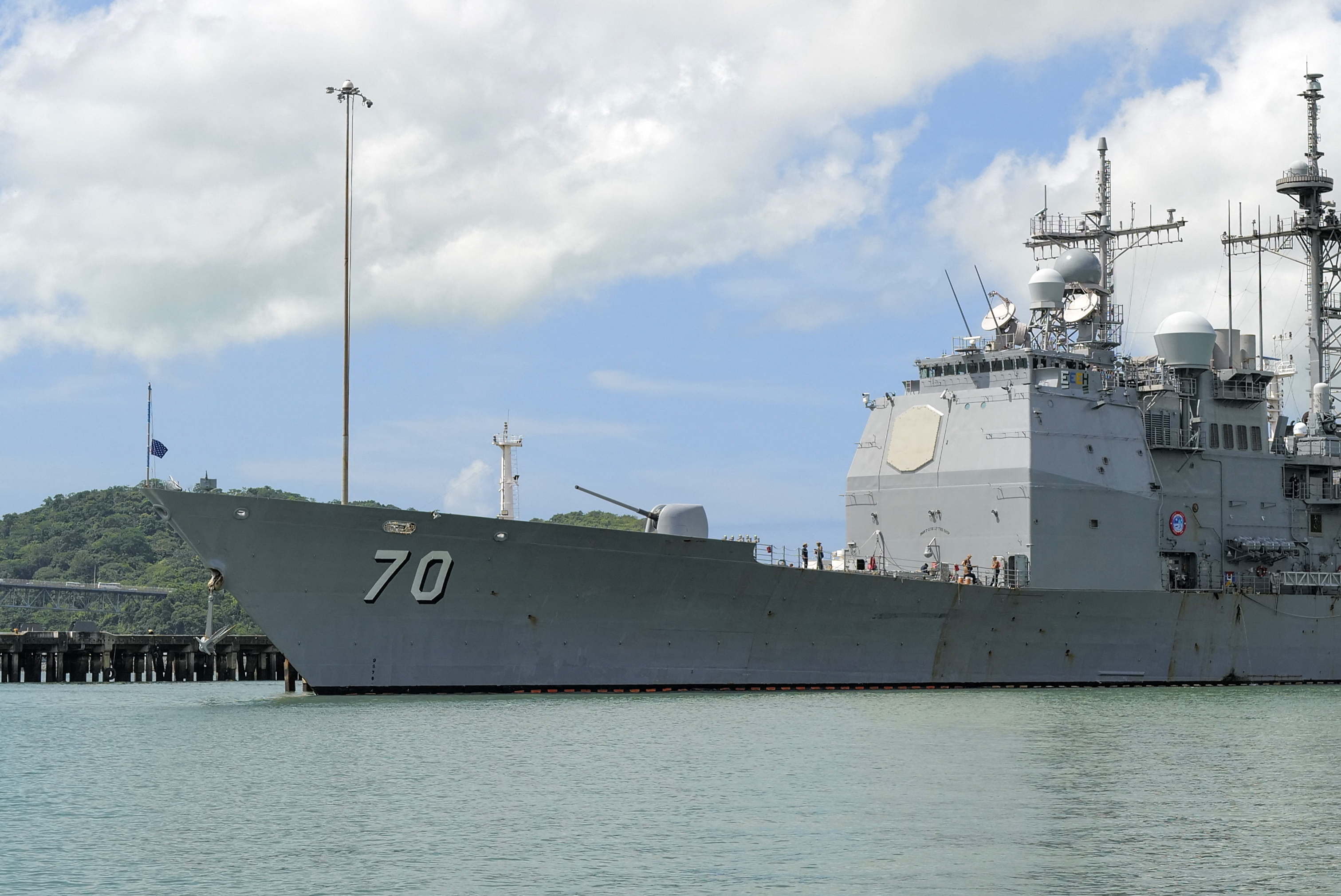 USS Lake Erie Crosses Panama Canal As Trump's Caribbean Buildup