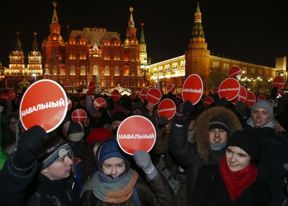 Moscow Police Detain Navalny, More Than 100 Protesters