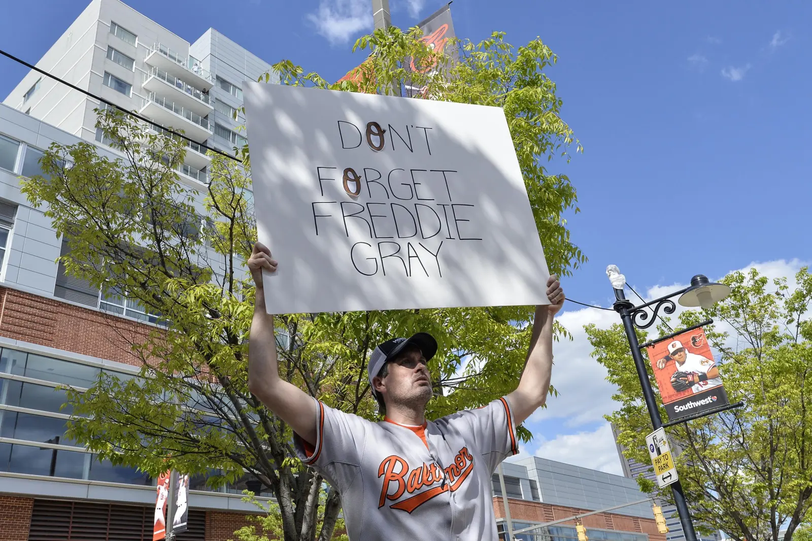 2015-04-29T203745Z_434700981_NOCID_RTRMADP_3_MLB-CHICAGO-WHITE-SOX-AT-BALTIMORE-ORIOLES