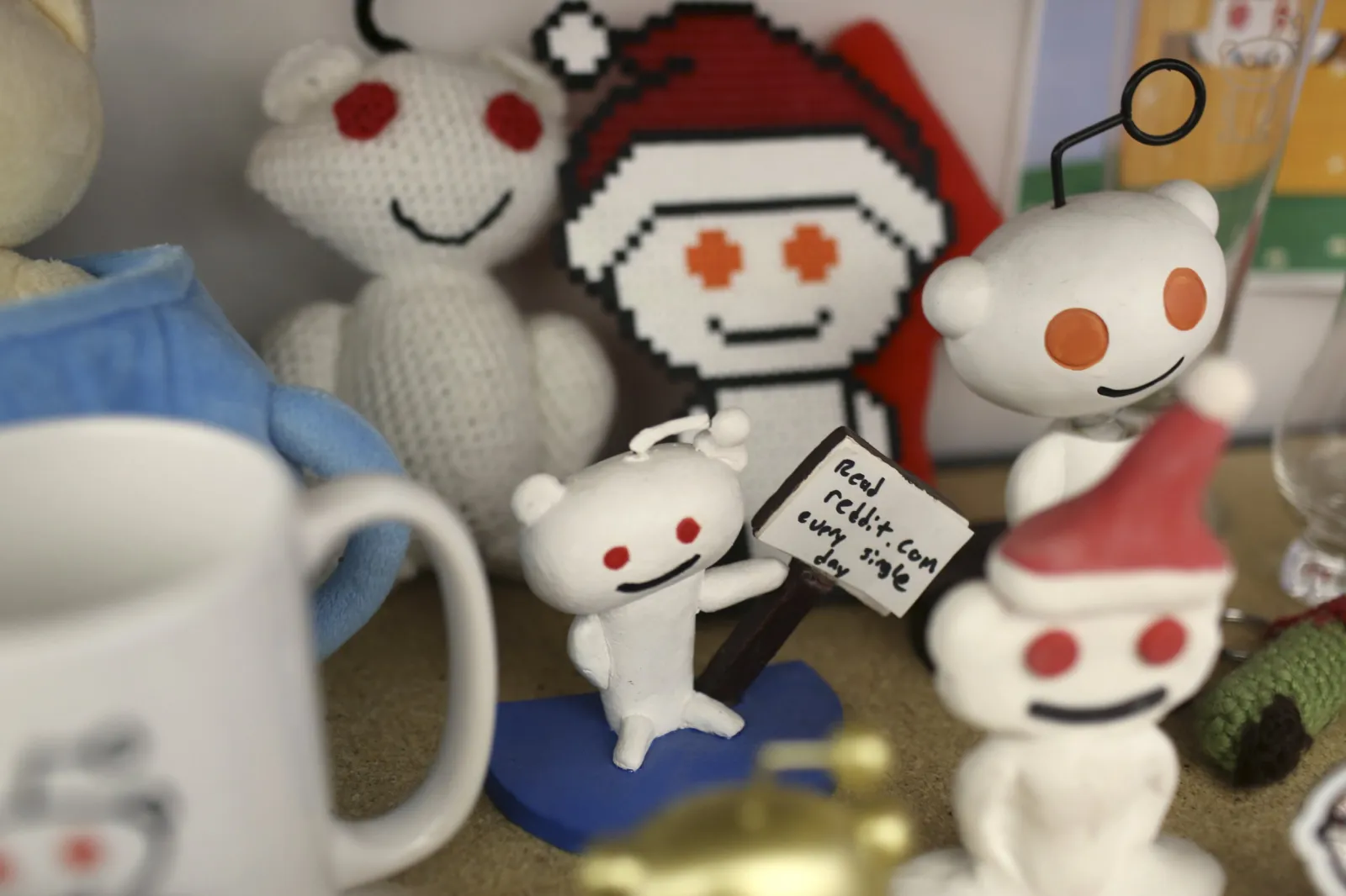 Reddit2 Over 150,000 Reddit Users Call for CEO to Resign Following AMA Disaster ...