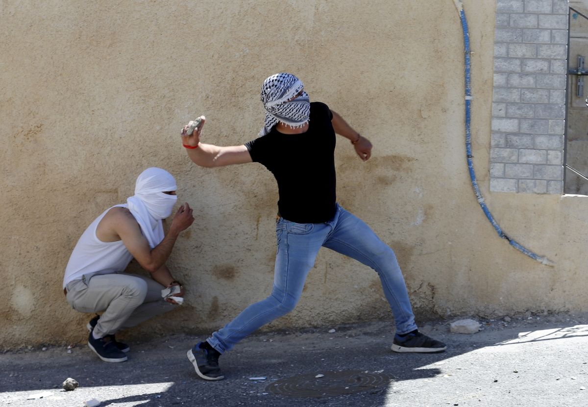 Israel Tightens Crackdown on Palestinian Stone-Throwers - Newsweek