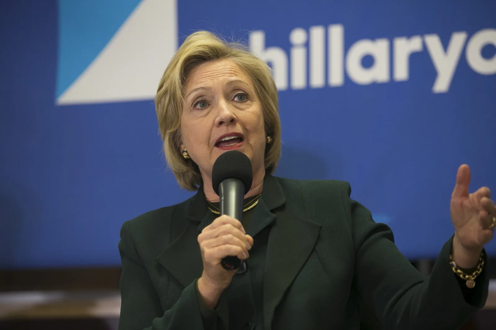 Hillary Clinton Renews Pledge for More Gun Restrictions - Newsweek