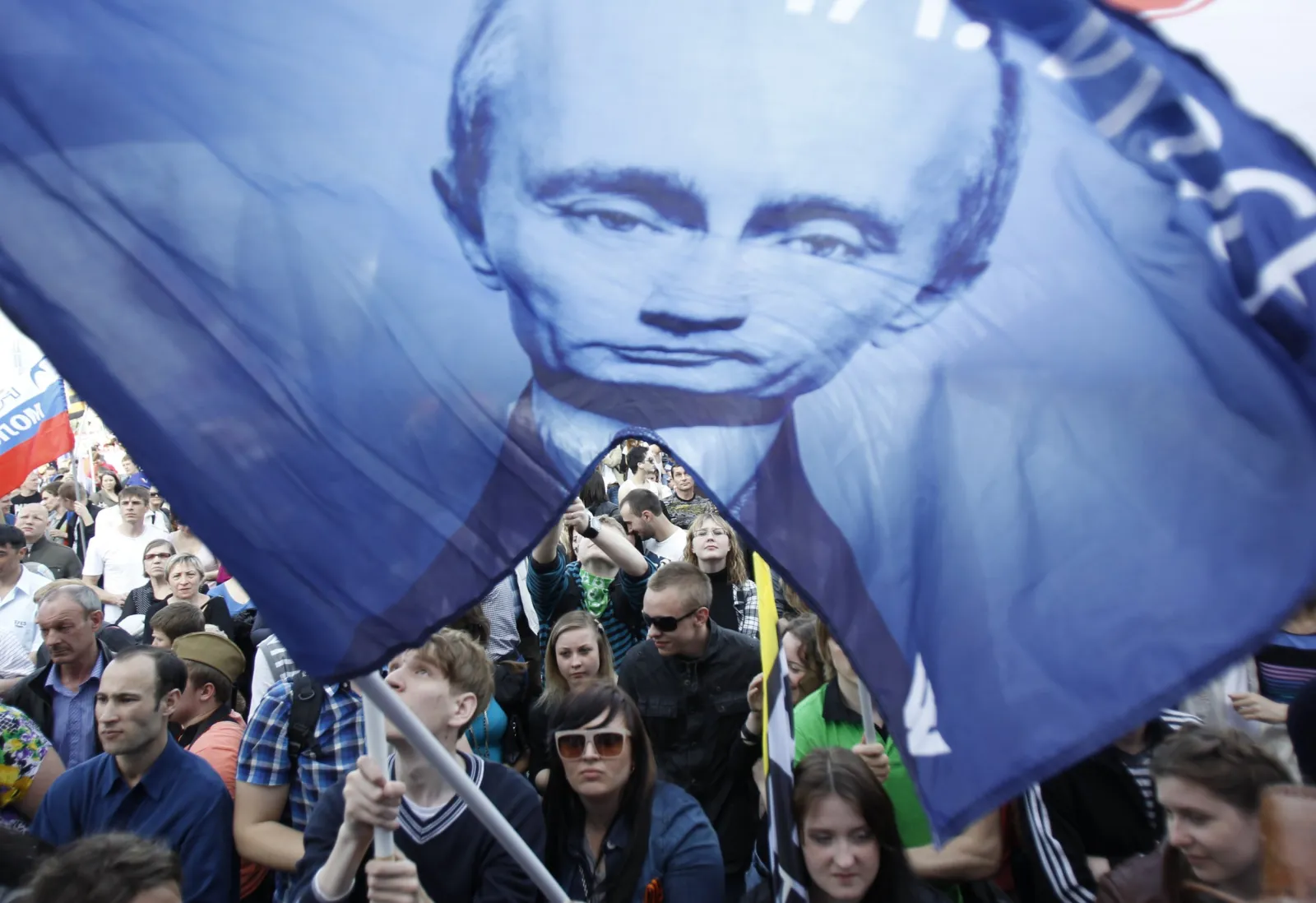 Putin’s Approval Rating Will Be the Last to Fall, Says Pollster - Newsweek