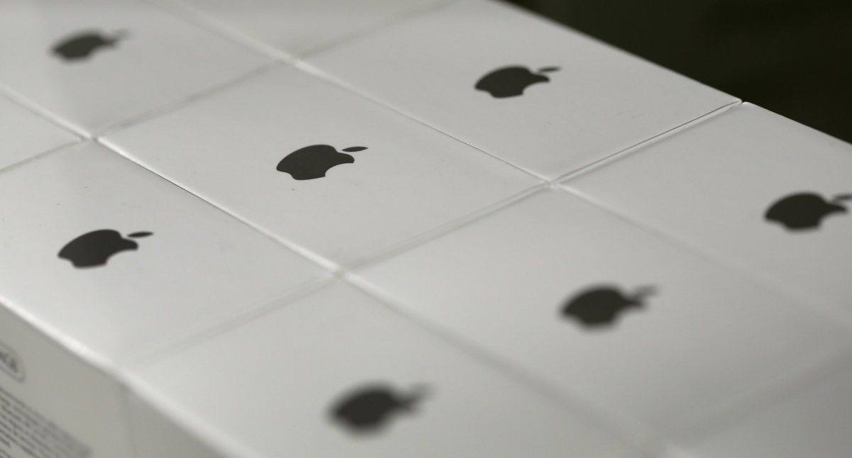 How the Sides Line Up in the Apple Encryption Fight - Newsweek