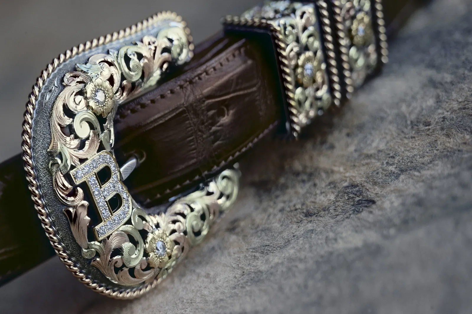 Custom made rhinestone buckle Rhinestone Antique Silver Bridle Headstall Center Bar Buckle  main image 3