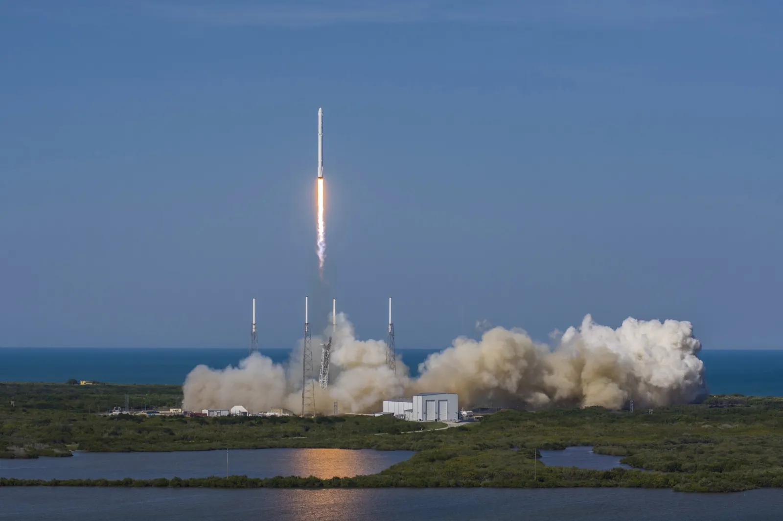 Watch SpaceX Falcon 9 Rocket Land at Sea - Newsweek