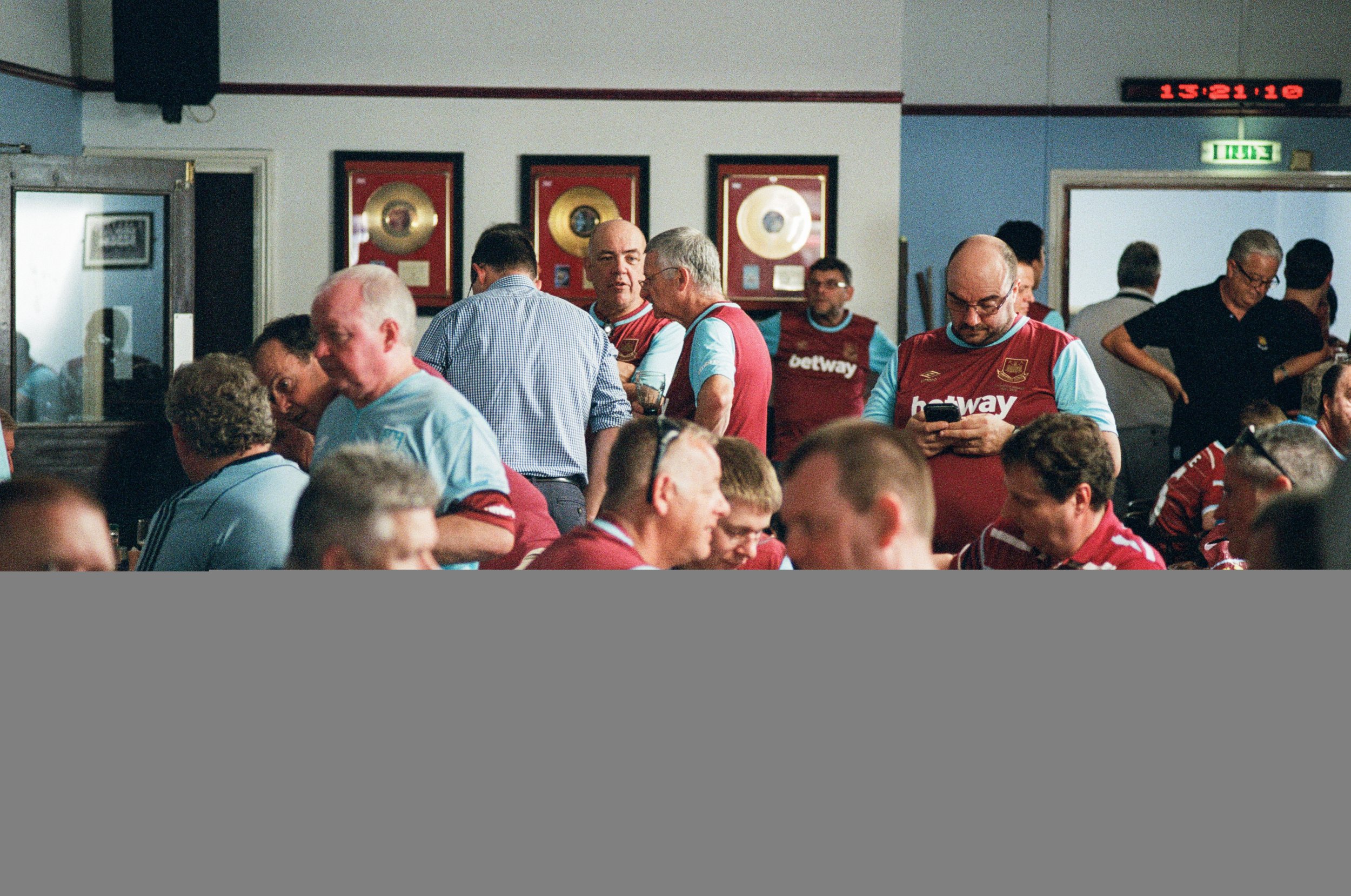 458025-west-ham-fans.jpg