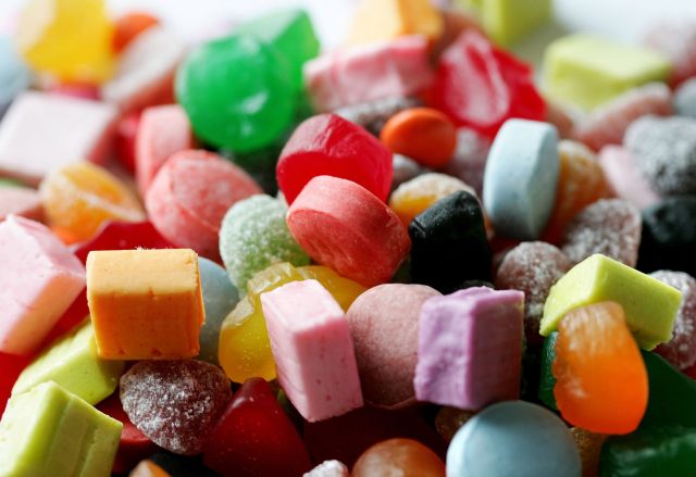 Ban on Advertising Junk Food to Children to Extend Online - Newsweek