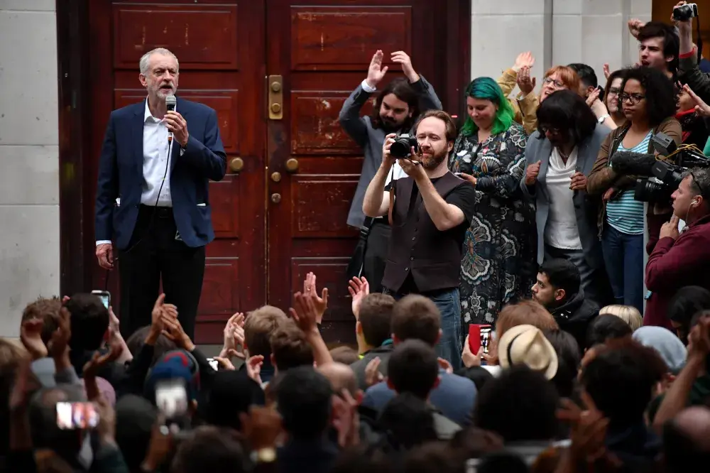 Thousands Sign Up for Vote in U.K. Labour Leadership