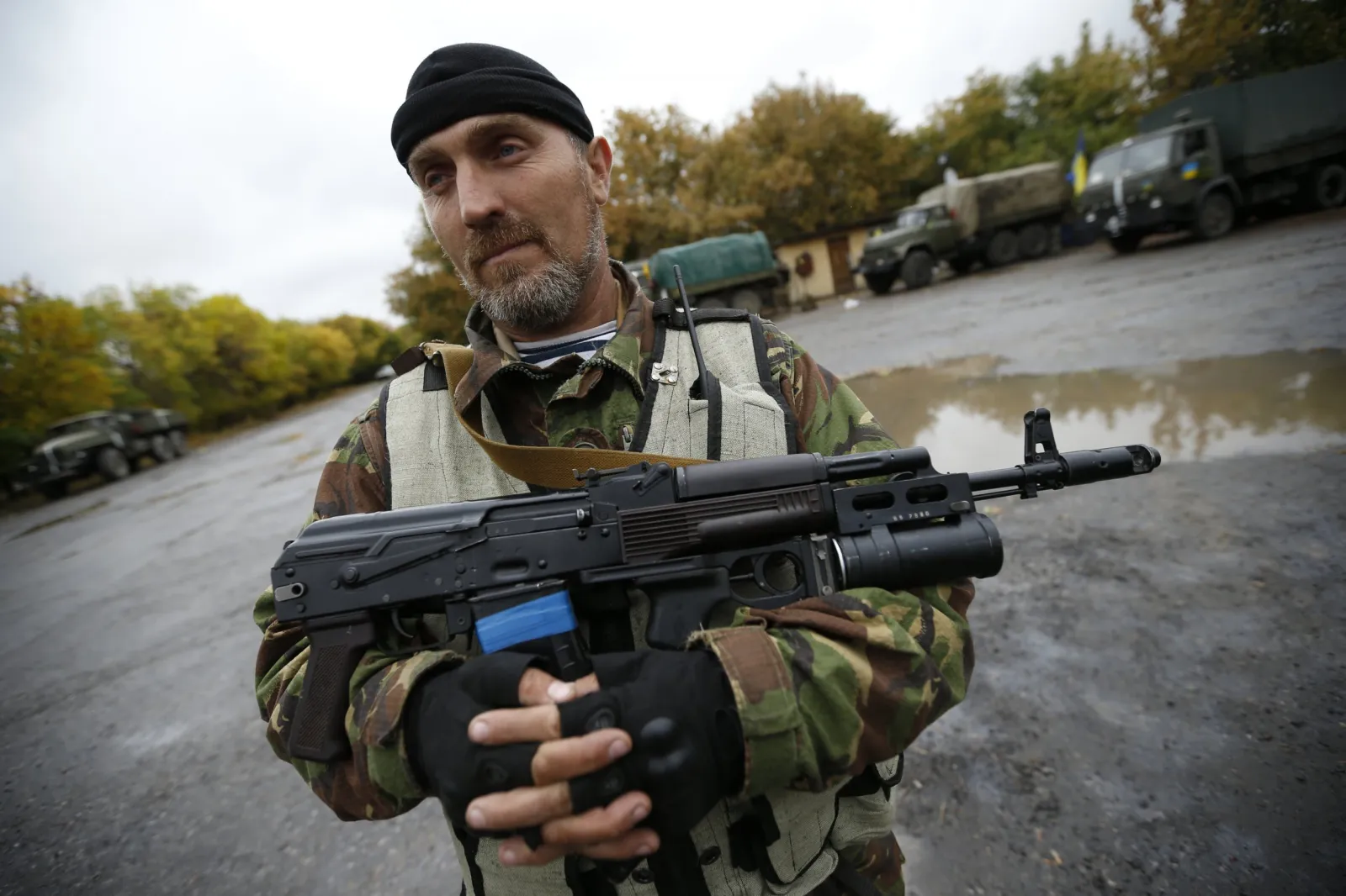 Replacing Kalashnikov Rifles Hits a Snag in Ukraine - Newsweek, image size:1600x1066