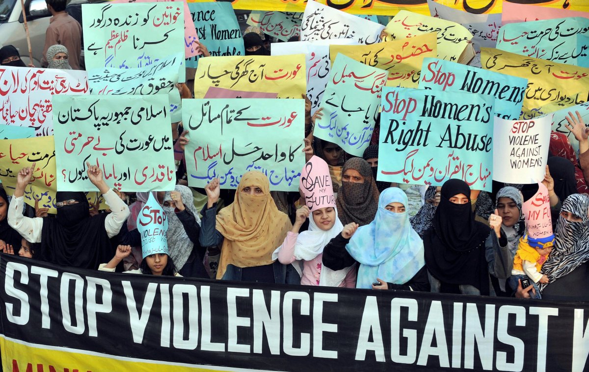 Pakistani Woman Sentenced to Death for Burning Teenage Daughter Alive ...
