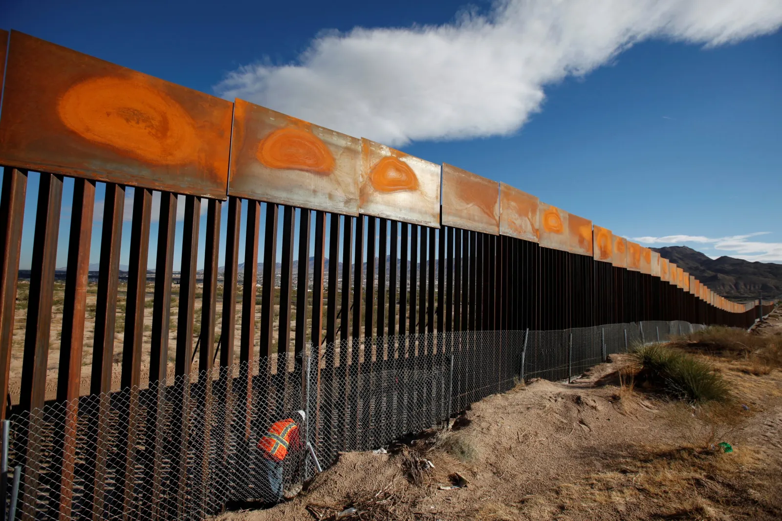 Trump’s Border Wall Won’t Actually Look Like a Wall, Interior Secretary ...