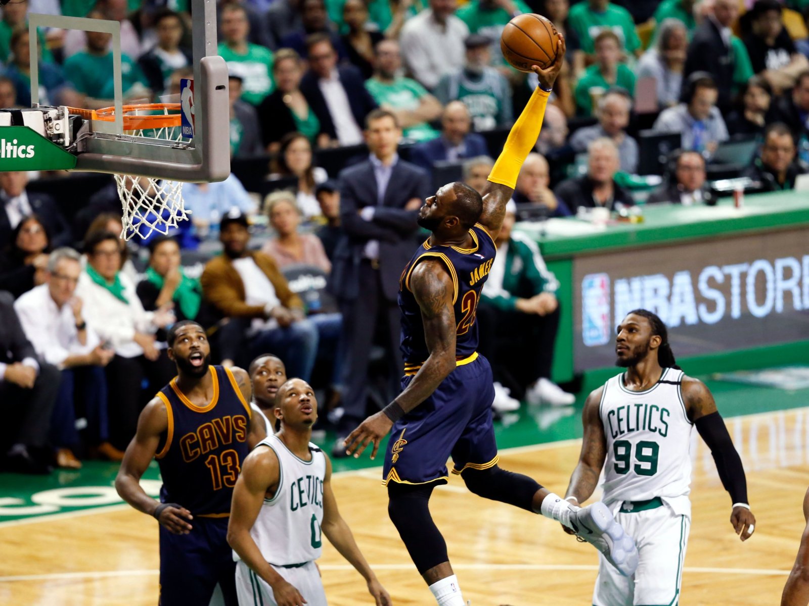 NBA Playoffs 2017: Watch The Moment LeBron James Passed Michael Jordan with  5,989th Point - Newsweek, image size:1600x1200