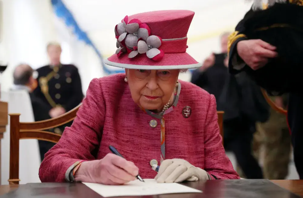 Queen Elizabeth Stashed Millions in Offshore Tax Havens: Paradise Papers