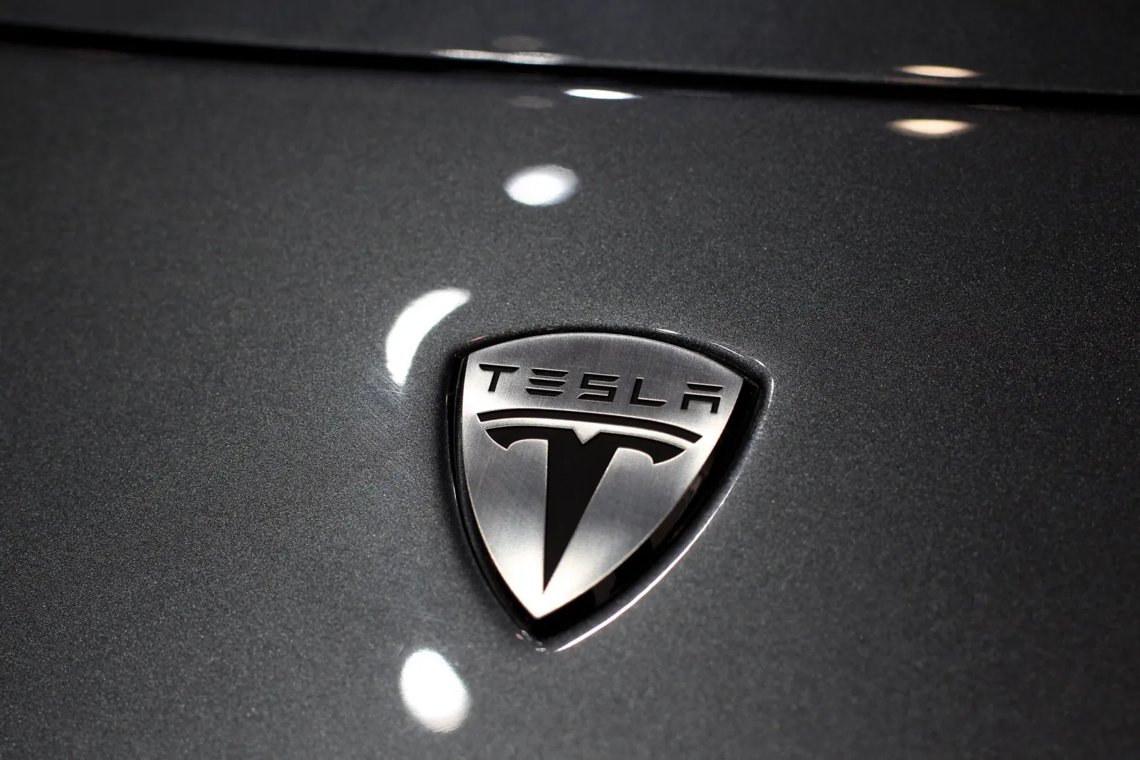 Elon Musk Built The World’s Largest Lithium-Ion Battery In Record Time ...
