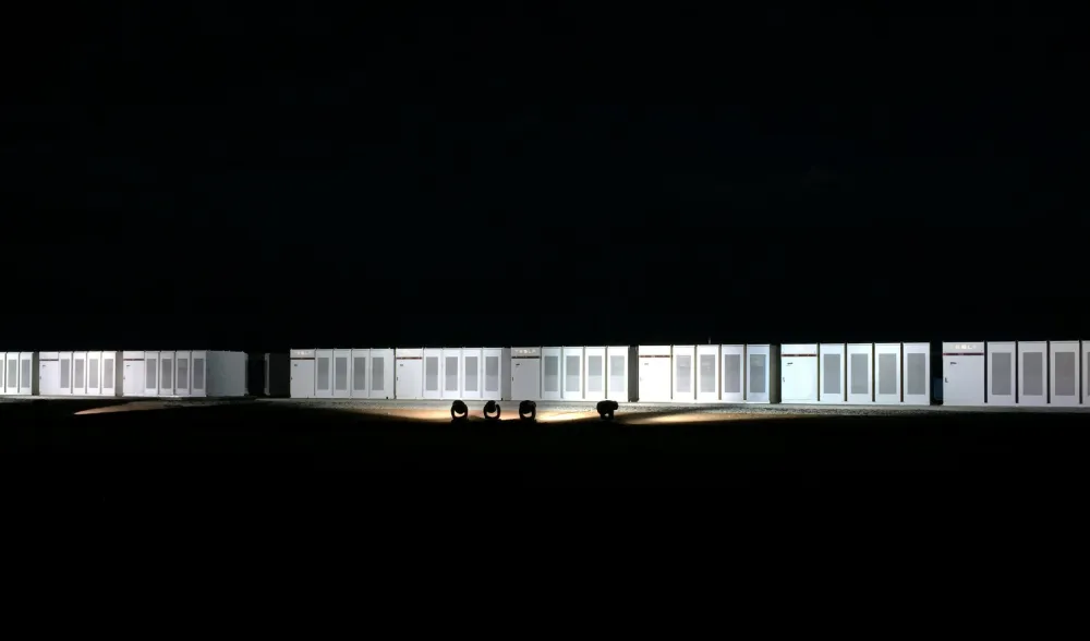 Elon Musk Renewable Energy: Largest Ever Lithium-Ion Battery Switched ...