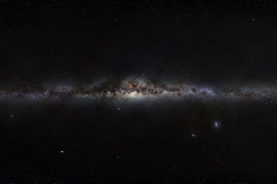 Milky Wayです。 10,000 Suns at the Heart of the Milky Way All Move at Their Own