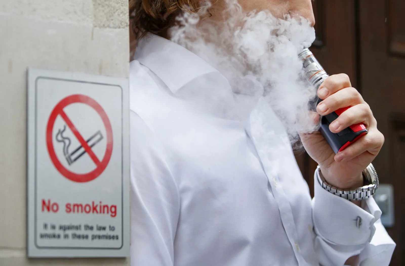 E-Cigarette Vapor Filled With Dangerous Toxins Like Lead, Study Finds -  Newsweek
