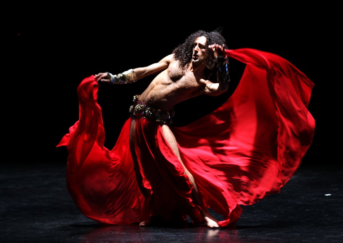 Male 'Belly Dancer' Uses Baladi To Defy Sexism and Homophobia in Lebanon -  Newsweek, image size:1200x851