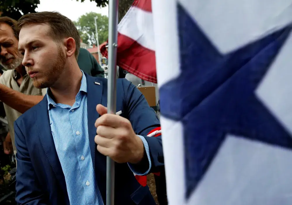 Teen Wearing Neo-Nazi Group Clothing Arrested With Cache of Illegal Weapons in Illinois
