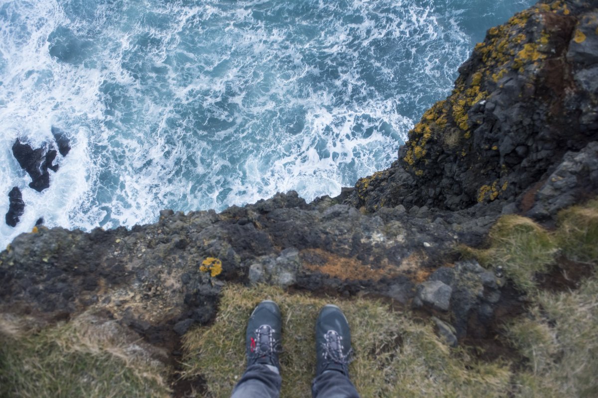 Tourist Taking Selfie Plunges to Death Off 130-Foot Cliff in Front of ...