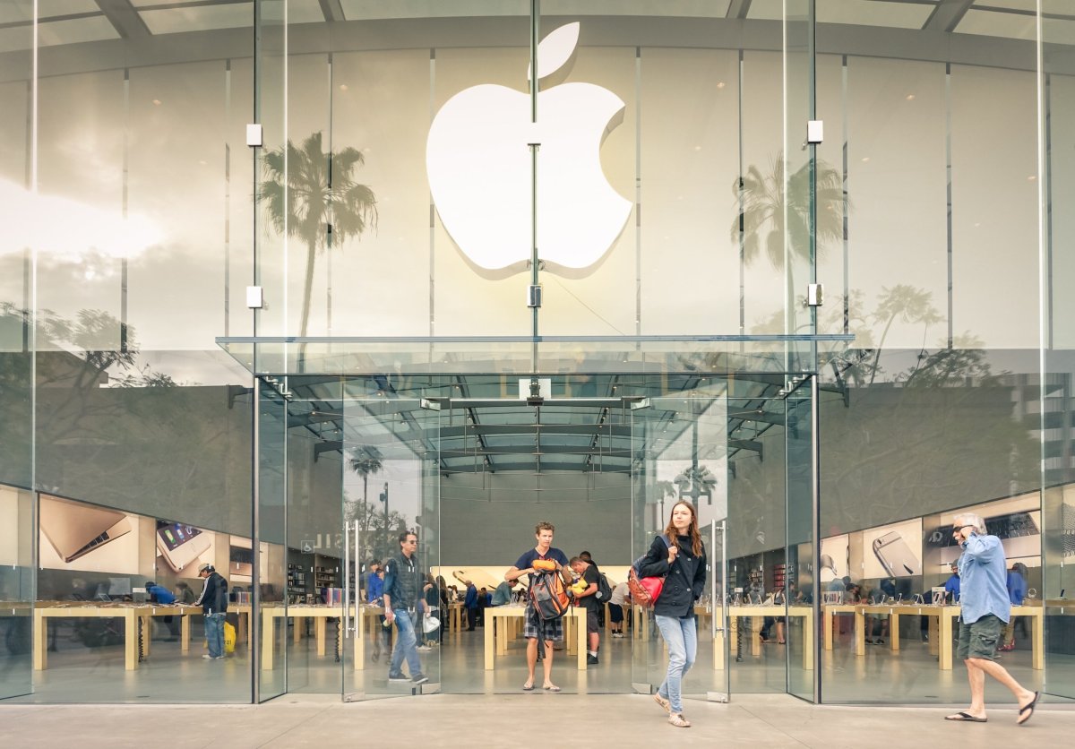 What Time Does the Apple Store Close Today (On Christmas Eve 2018)? Is