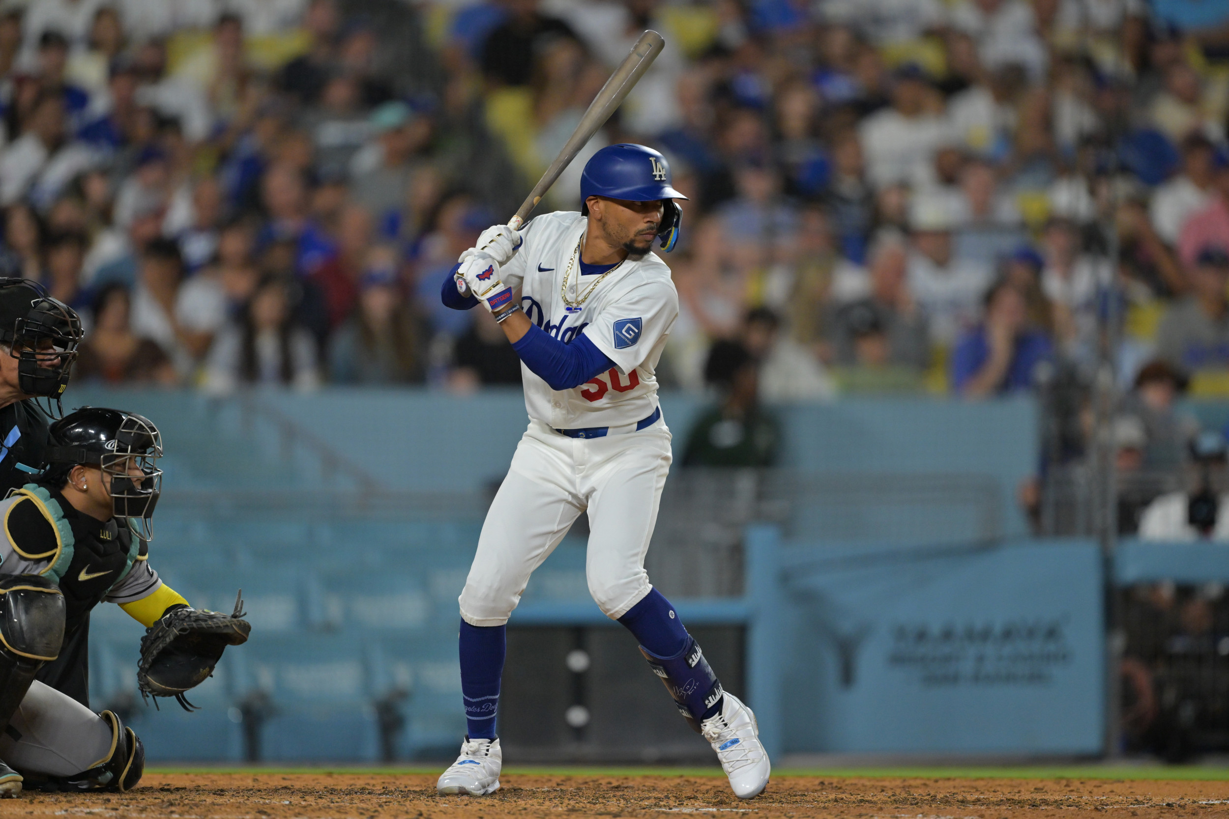 Free Agency Idea Sees Dodgers Replace Mookie Betts With $182M Blue