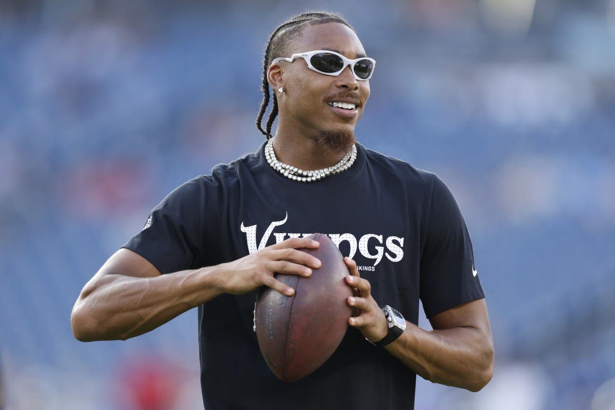 Vikings' Justin Jefferson Fastest to 8,000 NFL Receiving Yards