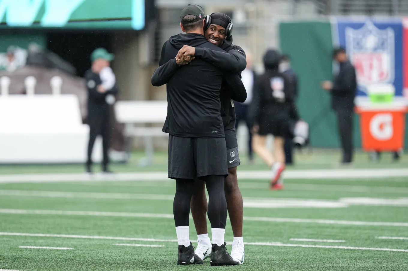 Aaron Rodgers, Ex-Jets Teammates Showed No Hard Feelings in Week 1 ...