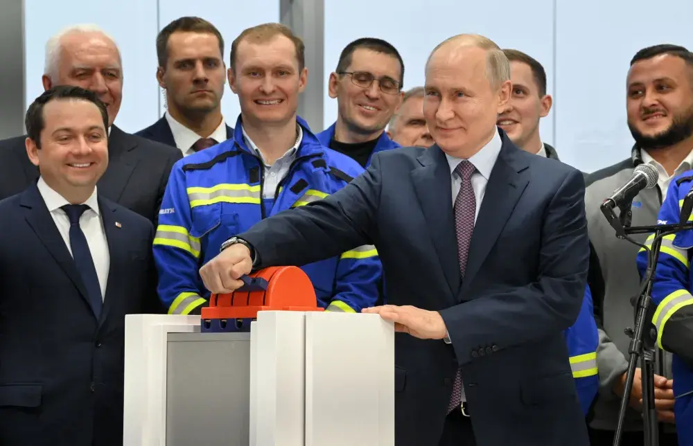 China Starts Buying US-Sanctioned Russian Gas, Defying Trump