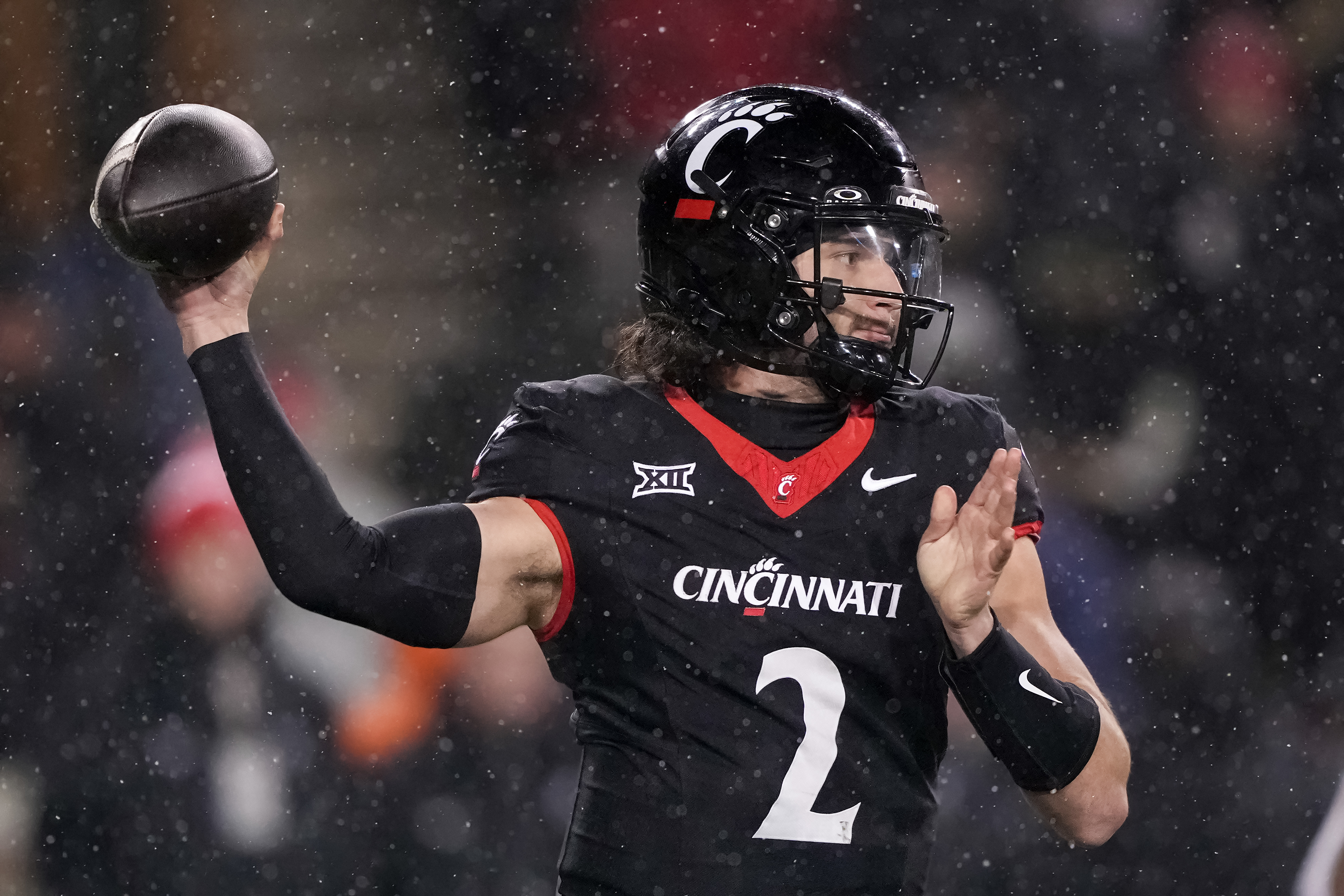 7,000-Yard Quarterback Enters Transfer Portal in Major Move