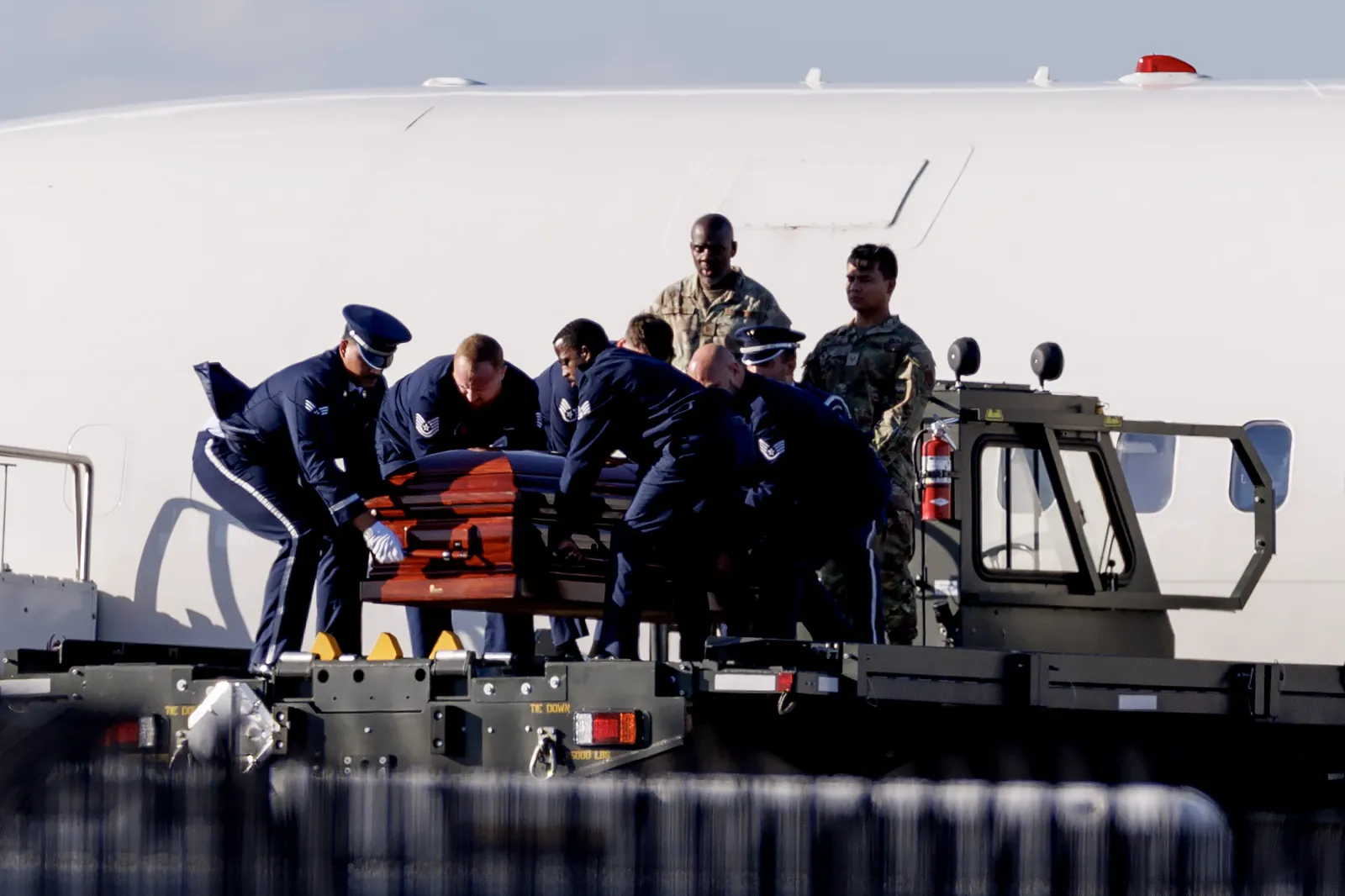 Charlie Kirk Shooter Still at Large, Wife Erika Brings Casket Home to Arizona: Latest Updates - Newsweek