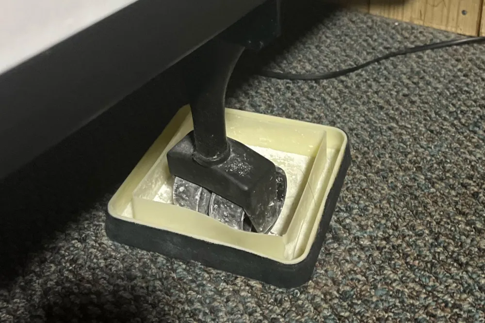Hotel Guest Checks Under Bed, What They See Goes Viral - Newsweek