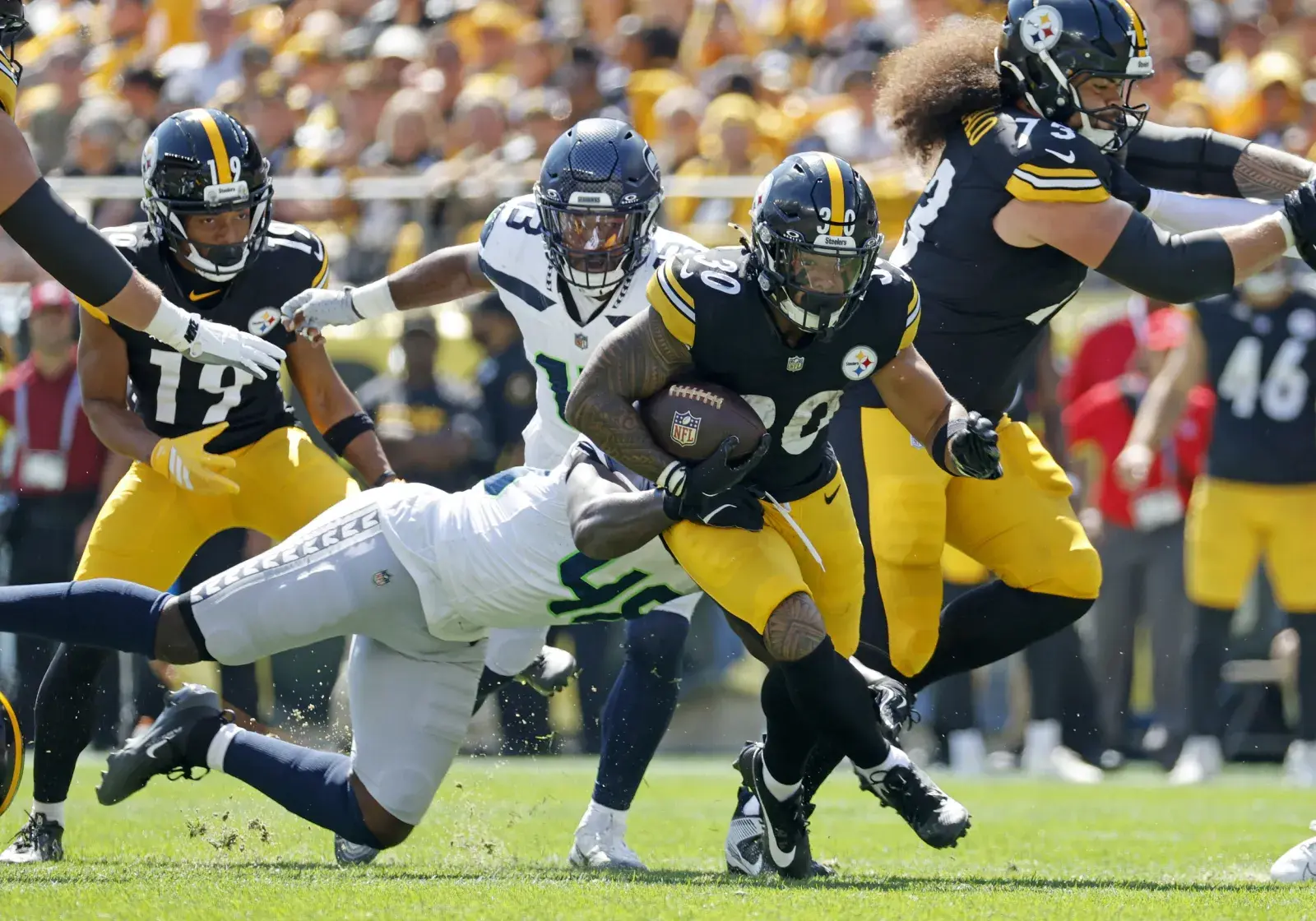 Pittsburgh Steelers correndo Back Jaylen Warren