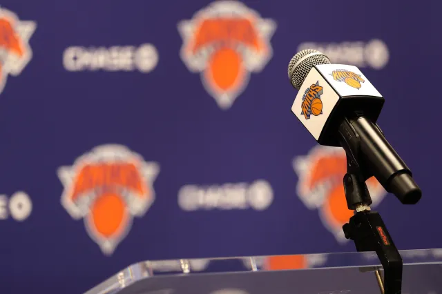 New York Knicks logo microphone