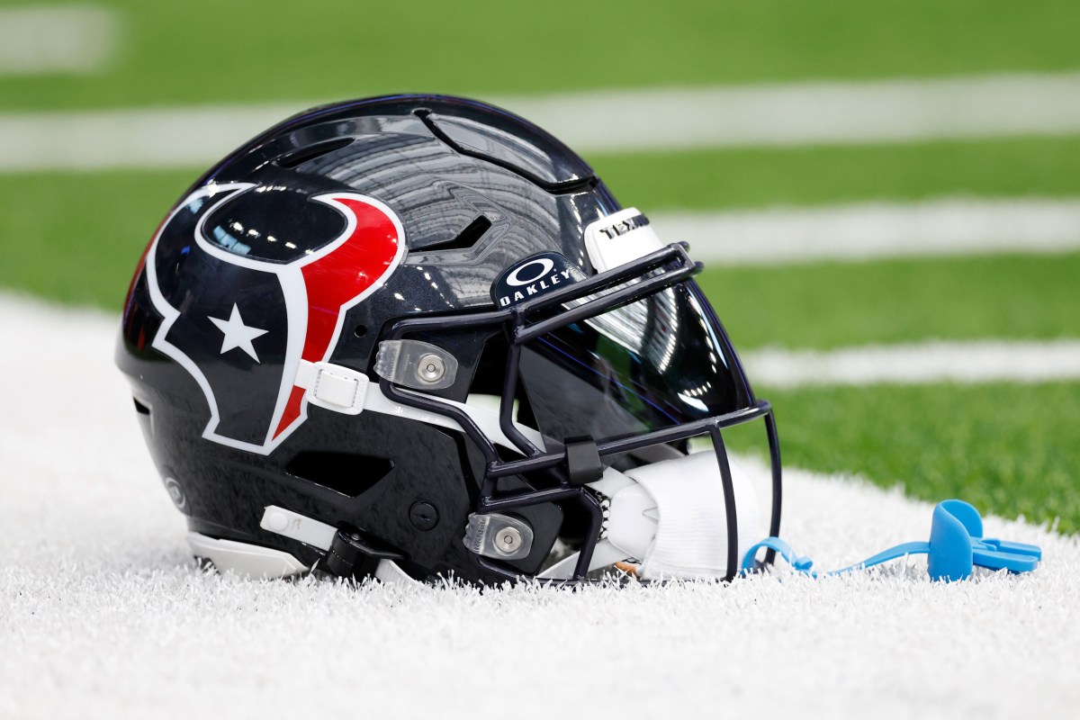 Texans Shockingly Release Former Interceptions Leader Amid 0-3 Start