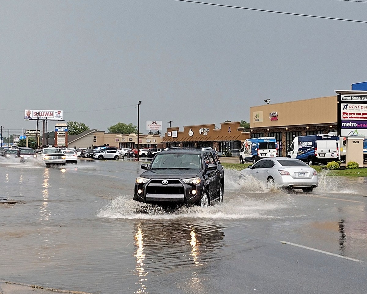 Arkansas, Oklahoma Counties Under Tornado Watch, Thunderstorms Roll In