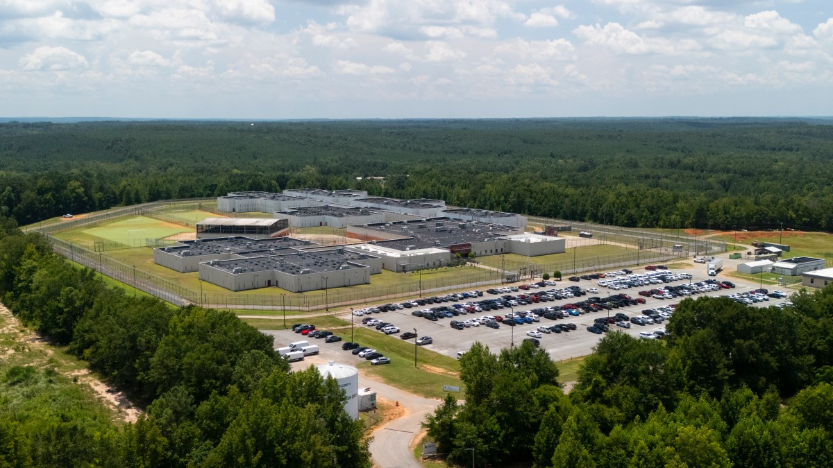 Grandma in US Over 30 Years Deported After 'Barbaric' ICE Detention—Lawyer