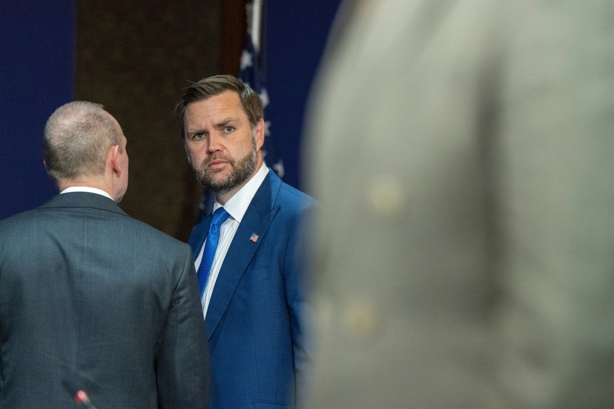 BreakingDonald Trump Issues Fresh Warning to Iran as JD Vance Begins Talks