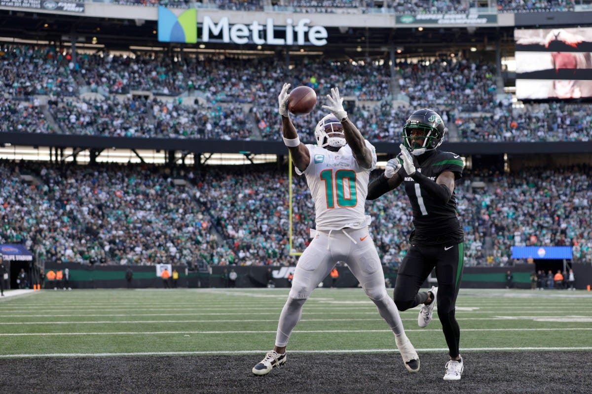 Jets vs Dolphins Expert Predictions for AFC East Battle on MNF Week 4