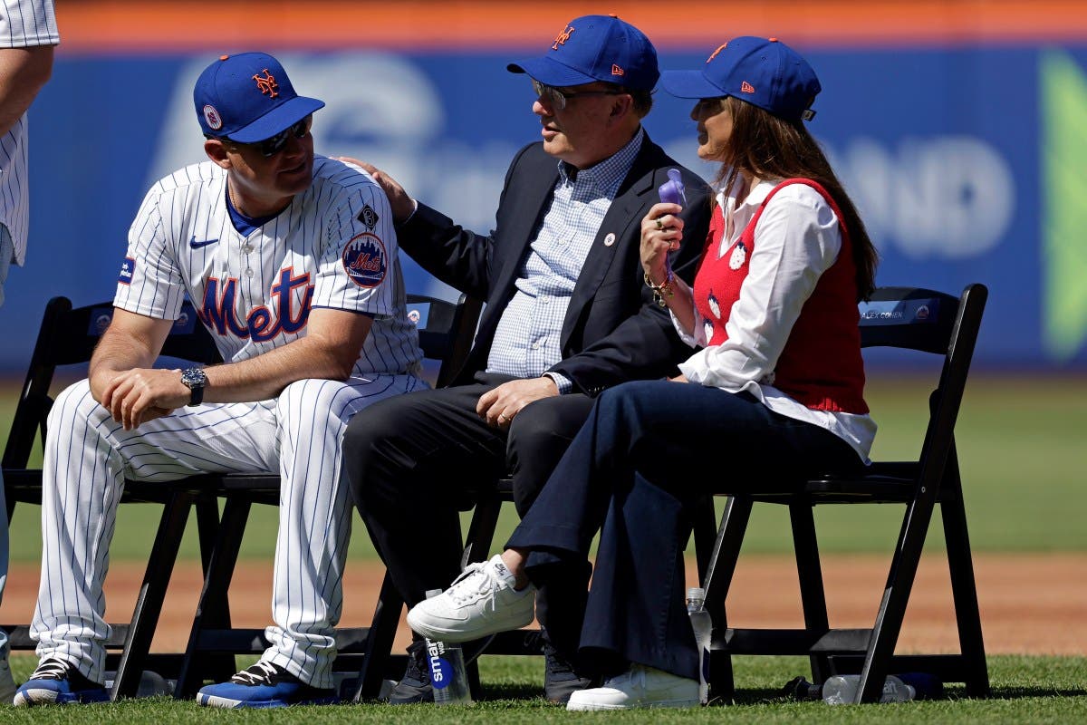 Mets Make Decision About Manager Carlos Mendoza